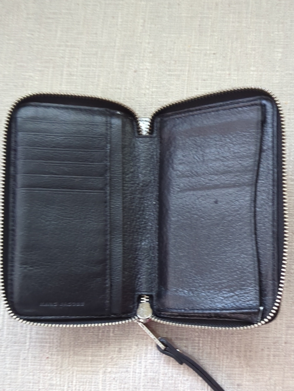 Marc Jacobs Silver Metallic Zip Wristlet Wallet with Black Trim - Picture 7 of 9